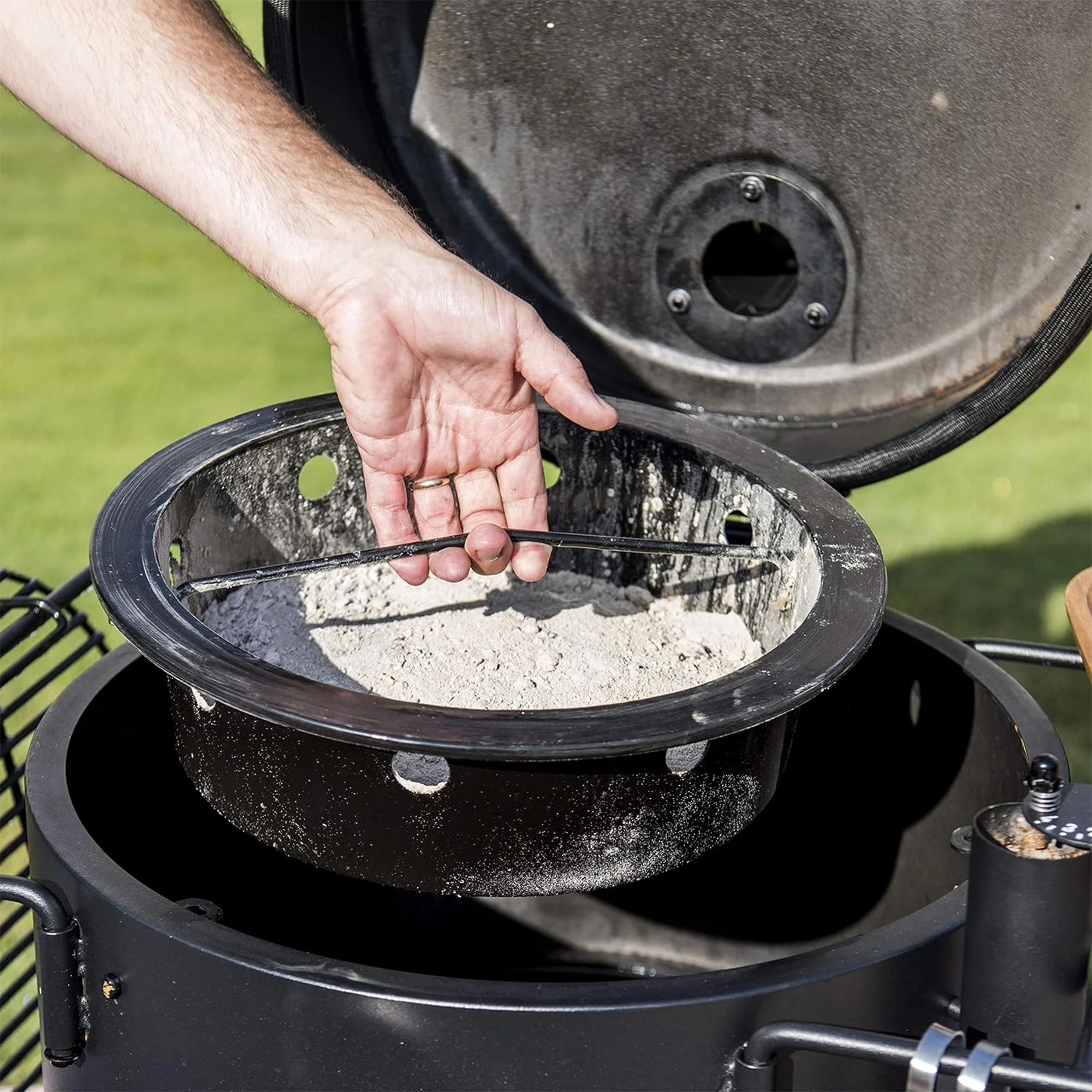 Char-Broil Oklahoma Joes Bronco Barrel Drum Smoker with Porcelain Coated Steel - Image 9
