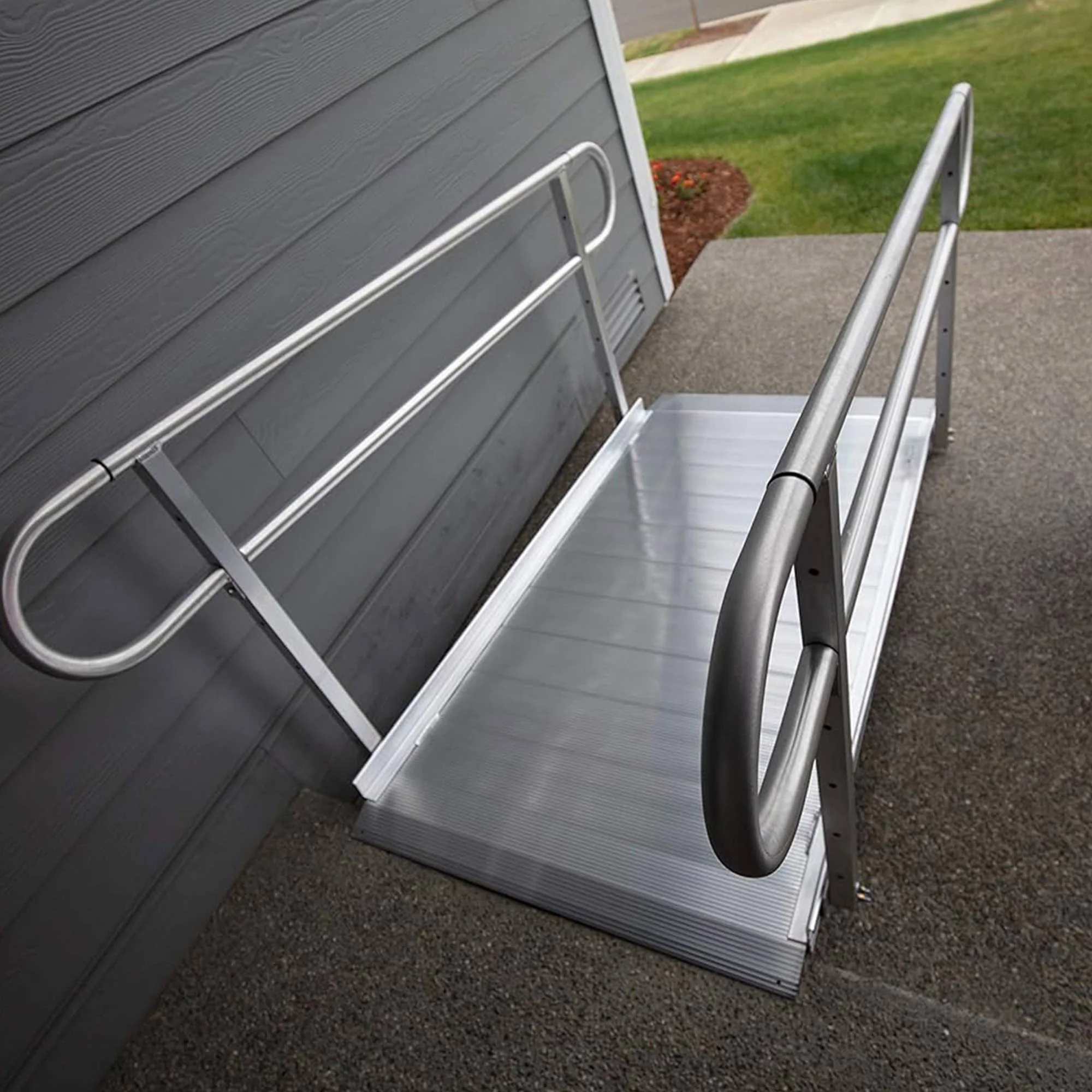 EZ-ACCESS GATEWAY 3G 7 Foot Solid Surface Aluminum Portable Wheelchair Ramp - Image 7