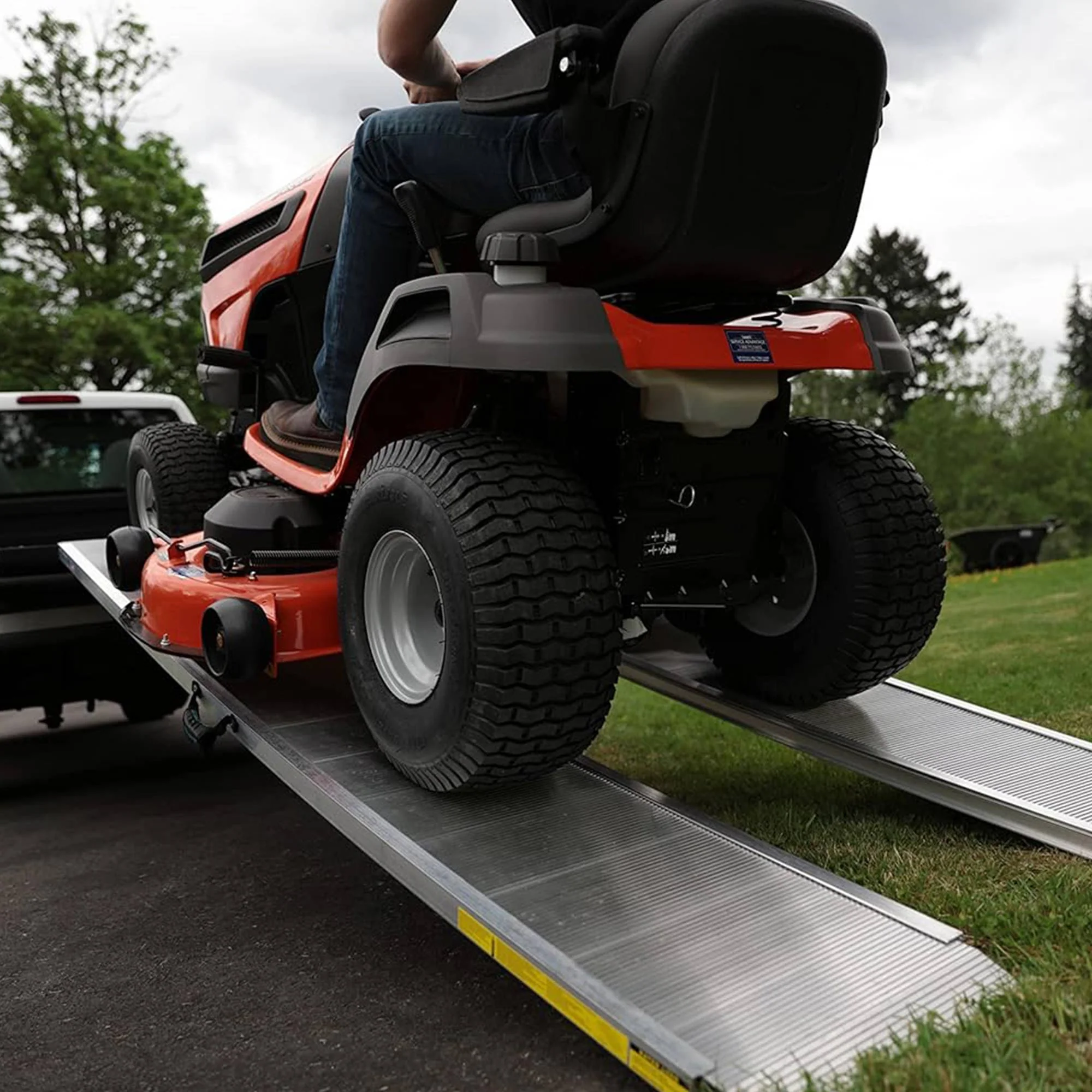 EZ-ACCESS TRAVERSE 2 Foot Singlefold Edgeless Portable Loading Ramp, Silver - Image 7