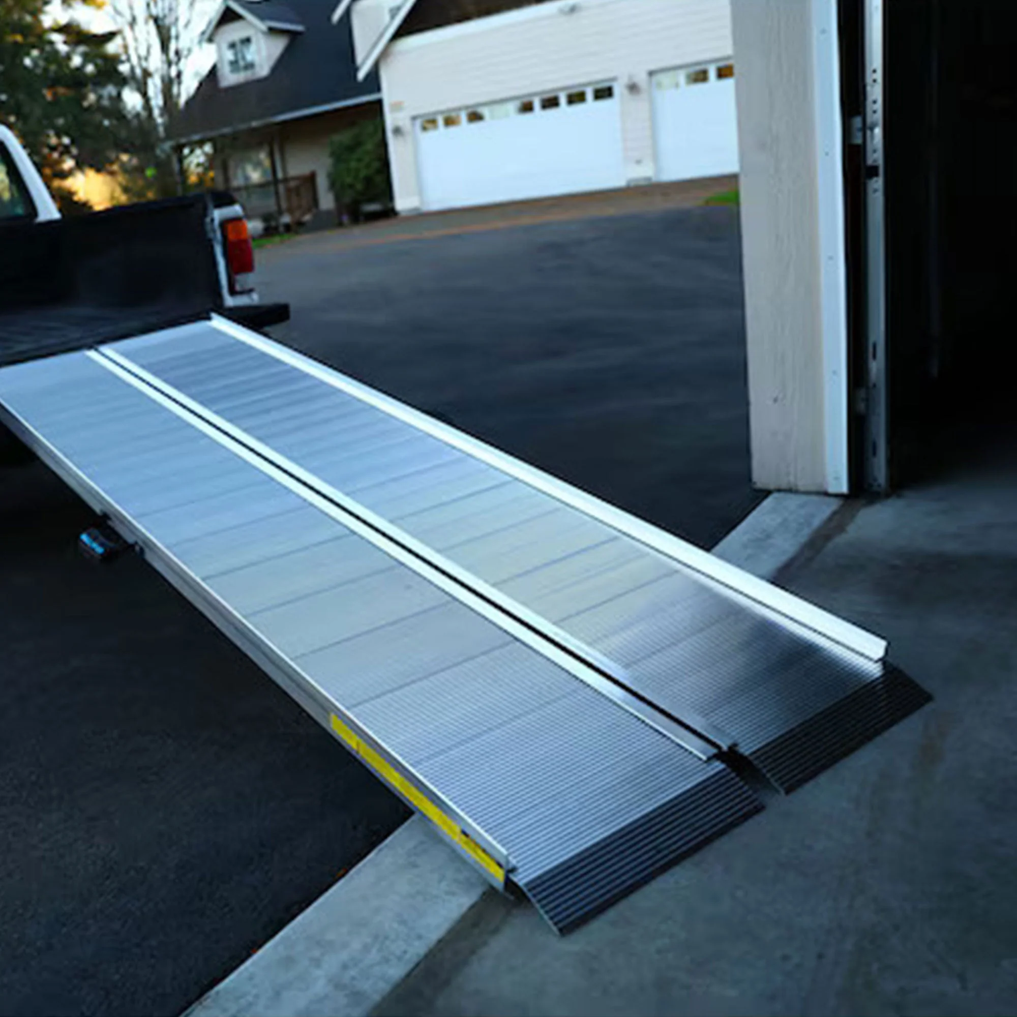 EZ-ACCESS TRAVERSE 4 Foot Aluminum Singlefold Portable Loading Ramp, Silver - Image 10
