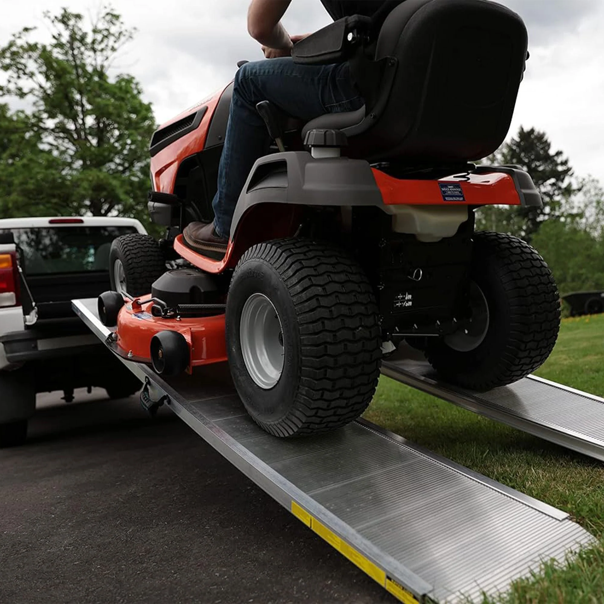 EZ-ACCESS TRAVERSE 8 Foot Singlefold Edgeless Portable Loading Ramp, Silver - Image 9