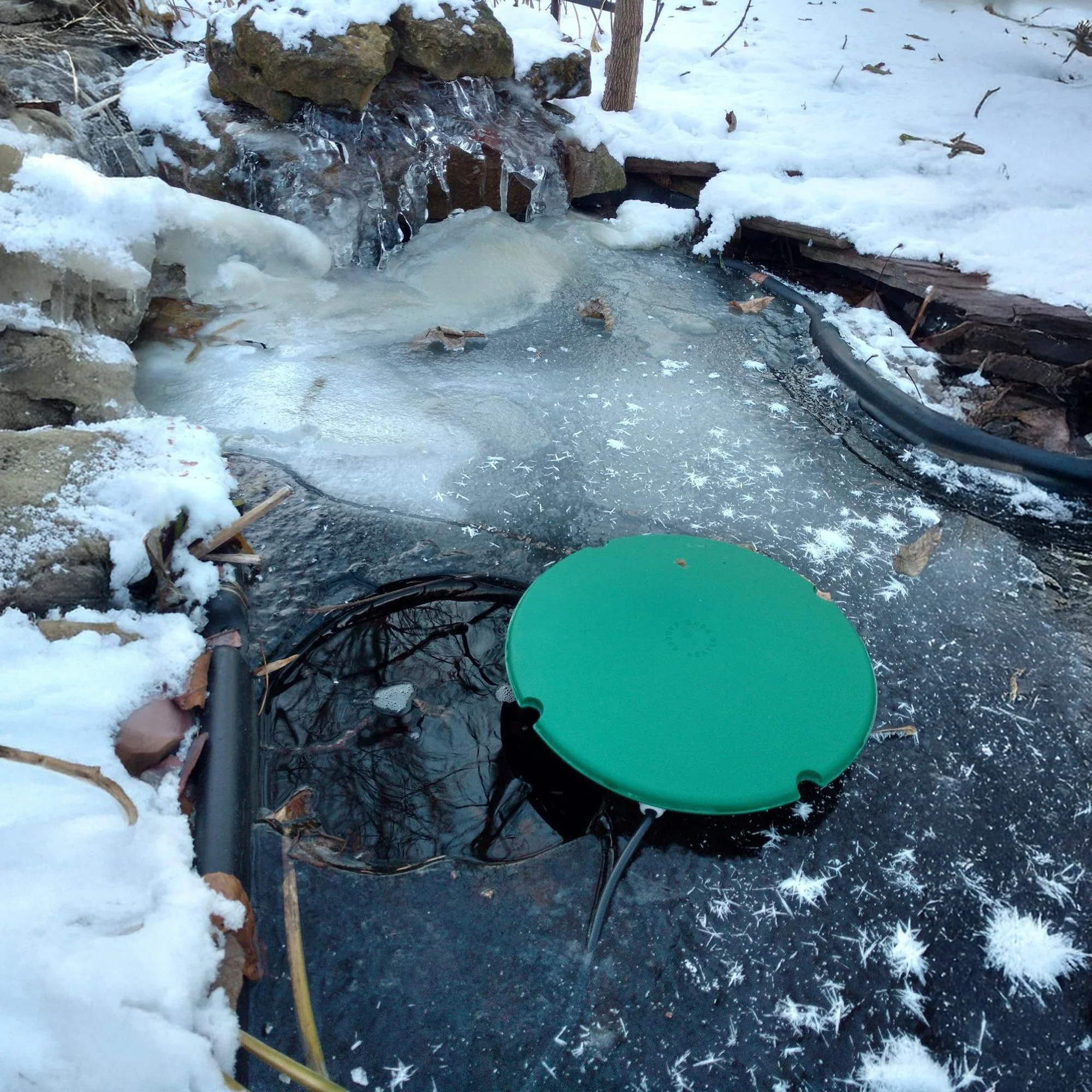 Farm Innovators PS-200 Cast Aluminum 200 Watt All Pond Floating De-Icer Heater - Image 5