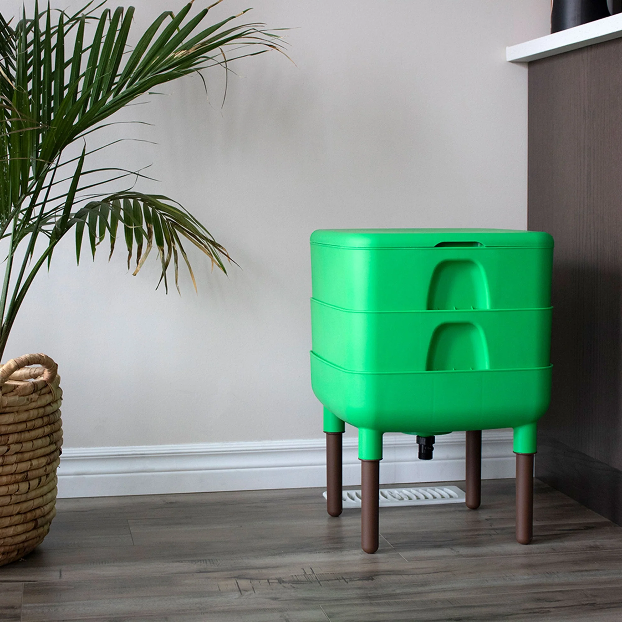 FCMP Outdoor Essential Living 6 Gallon Worm Composter Bin w/ Garden Trays, Green - Image 7
