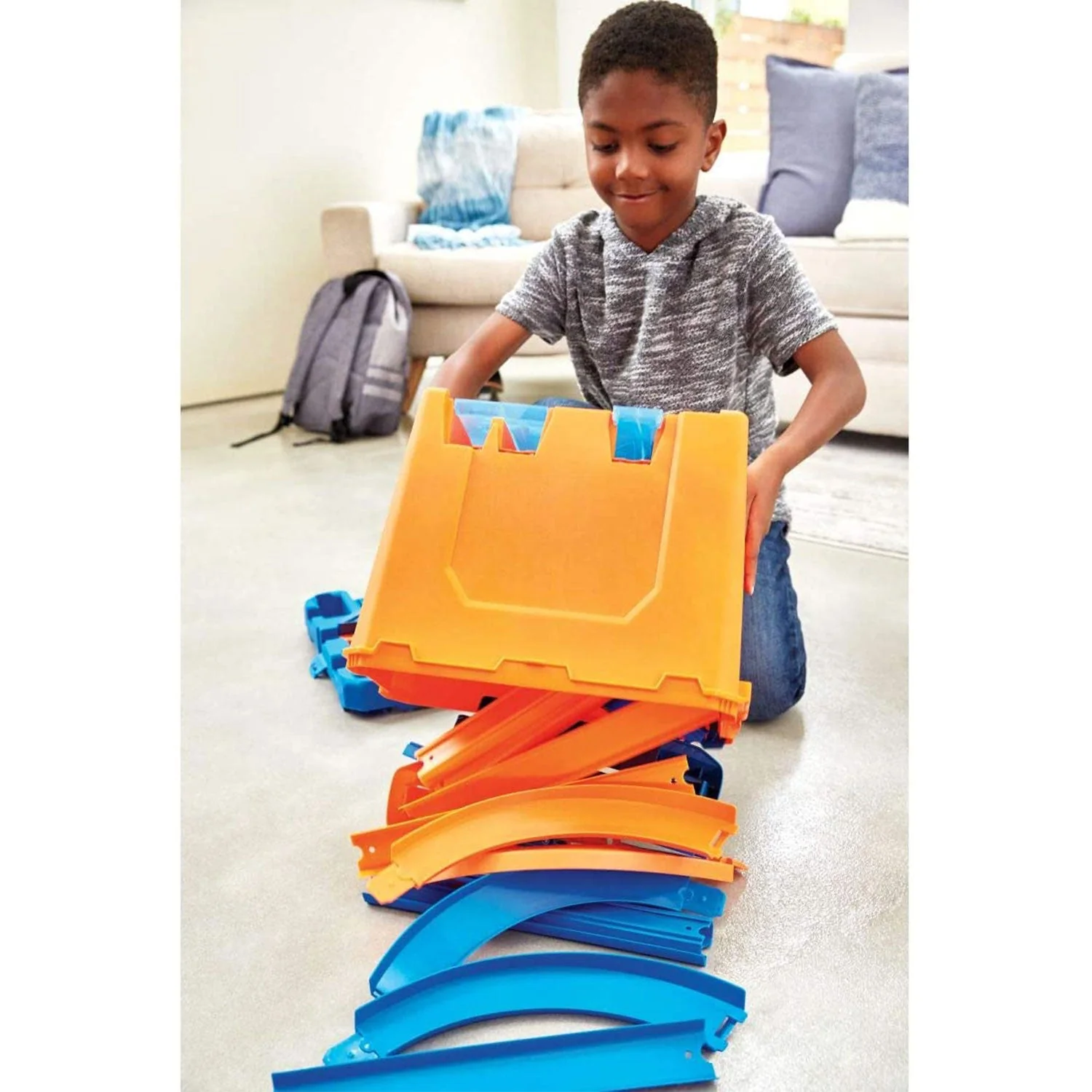 Hot Wheels Toy Car Track Builder 36 Piece Deluxe Stunt Box with 15 Feet of Track - Image 10