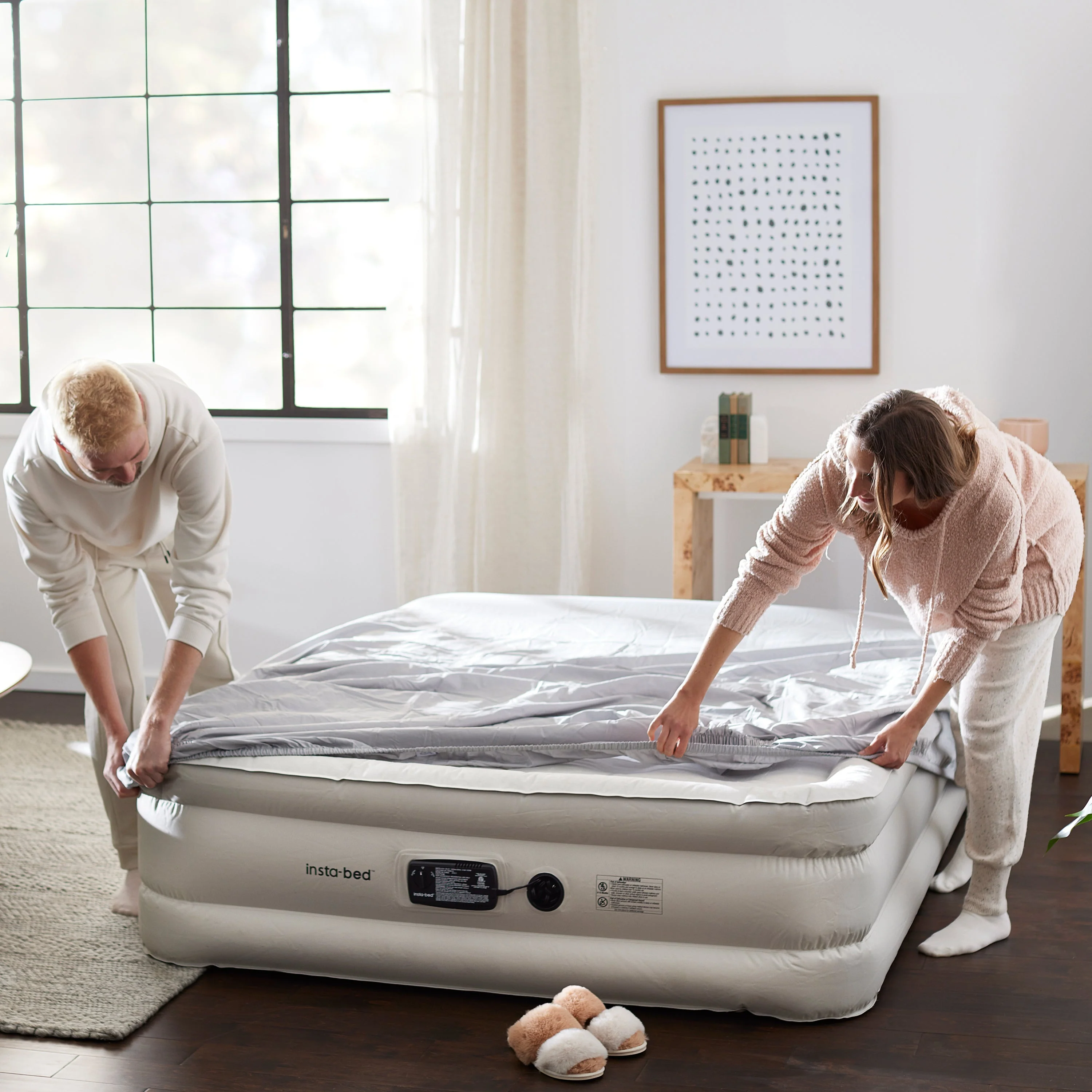 Insta-Bed Raised 18 Inch Queen Air Mattress with NeverFlat Technology & AC Pump - Image 5