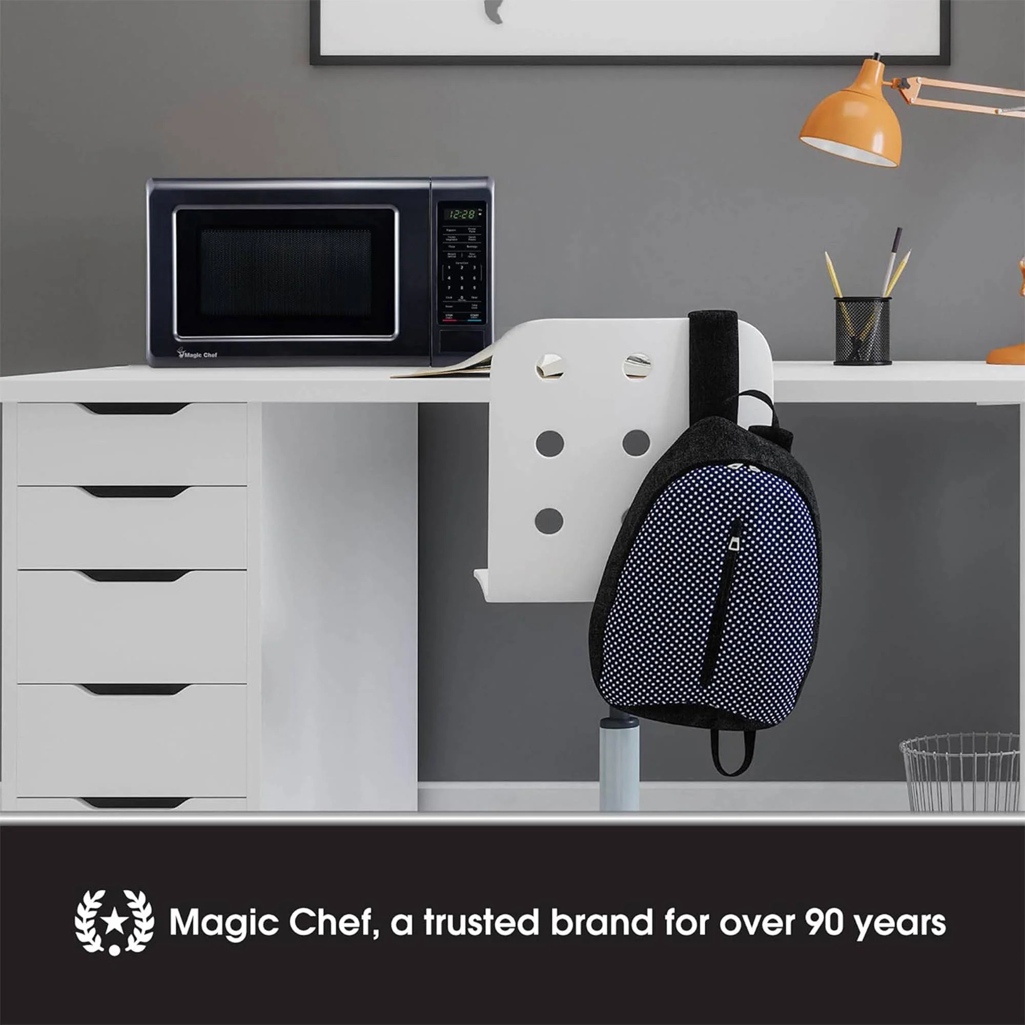Magic Chef 0.9 Cubic Feet 900W Small Stainless Countertop Microwave Oven, Black - Image 3