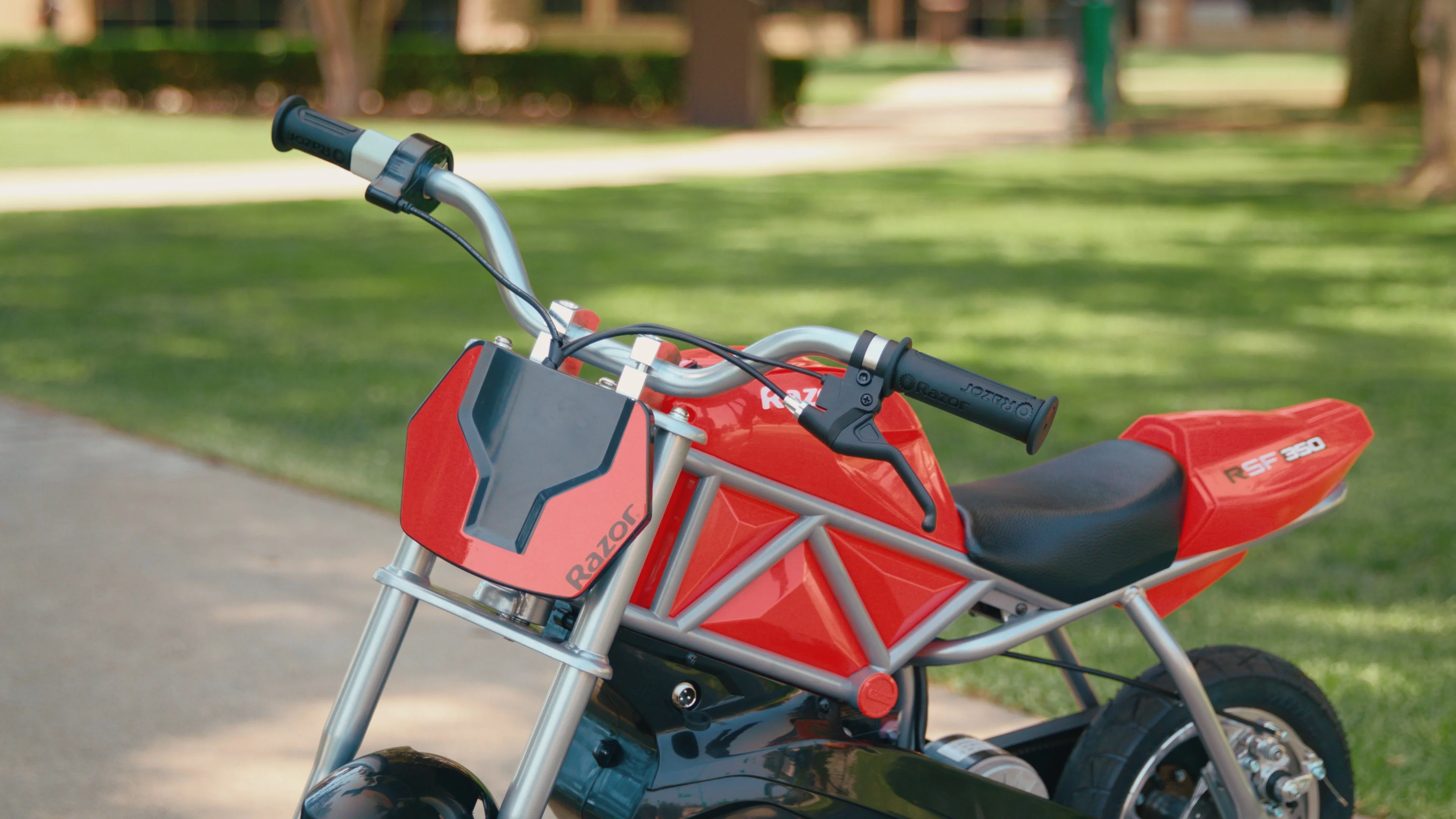 Razor RSF350 Single Speed Electric Bike w/ Pneumatic Tires & Chain Driven Motor - Image 10