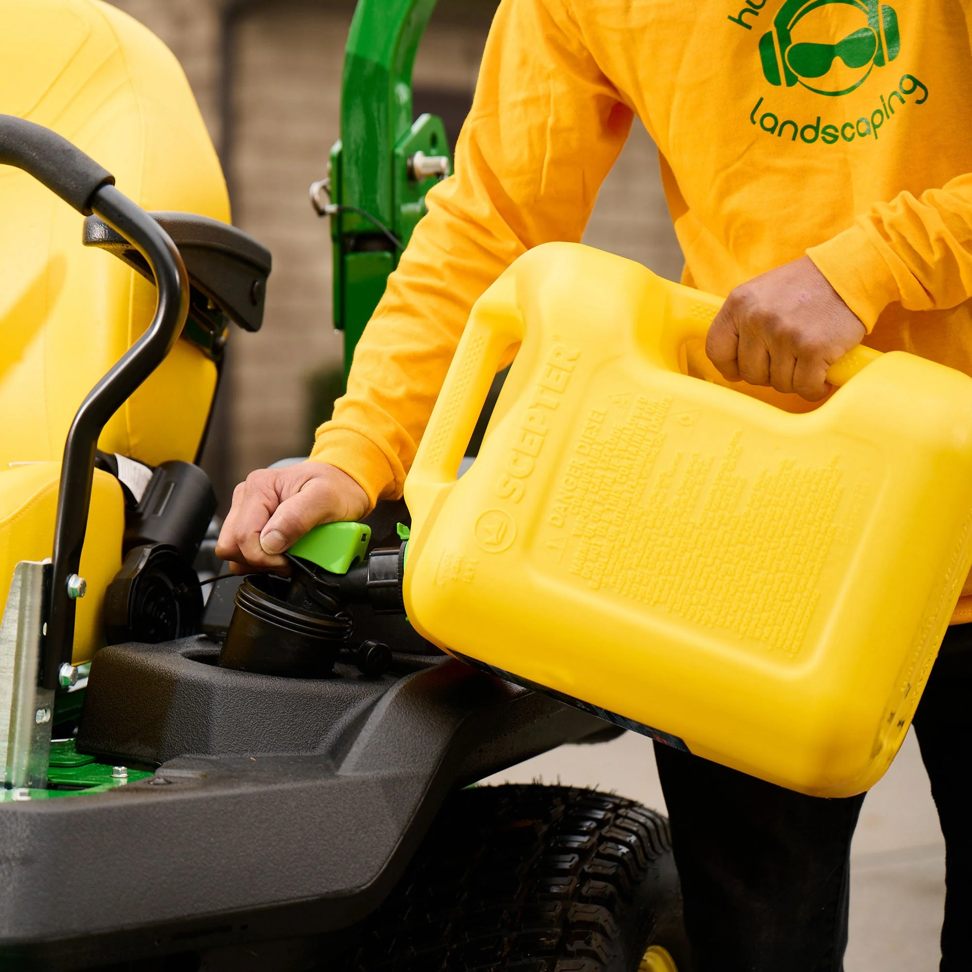 Scepter SmartControl Rear Handle Diesel Gas Container Jug, 5 Gal/18.9L, Yellow - Image 4