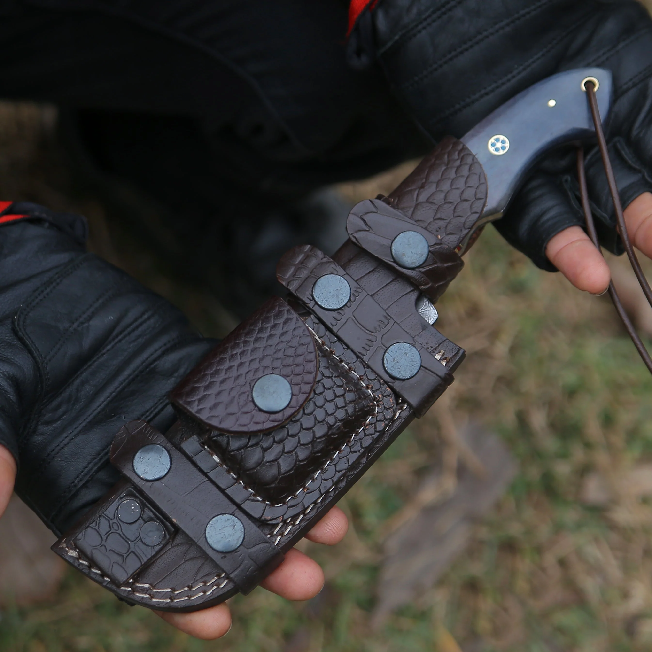 ShadowRidge Damascus Steel Premium Tracker Knife - Image 9