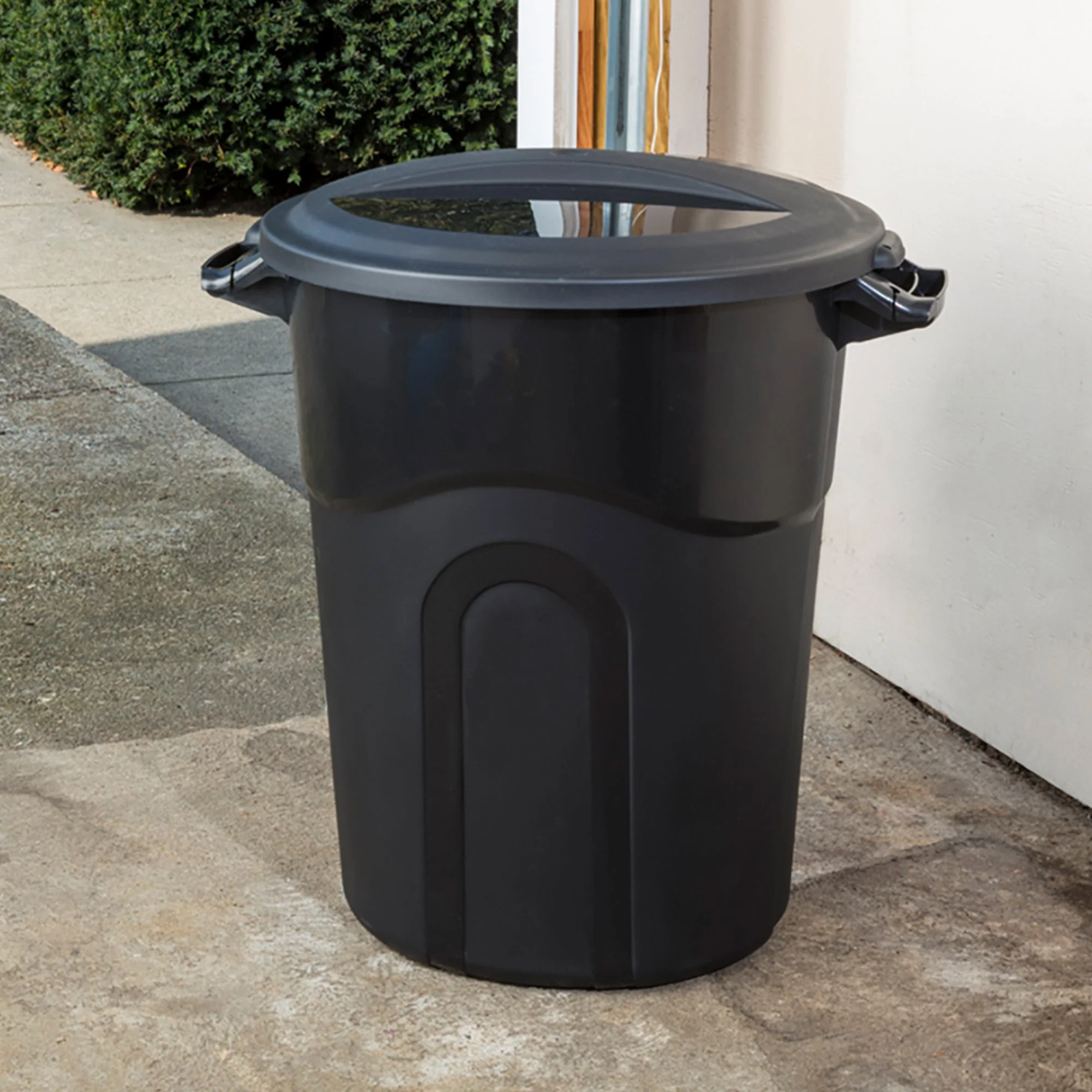 United Solutions 20 Gal Round Waste Container w/ Click Lock Lid, Black (2 Pack) - Image 8