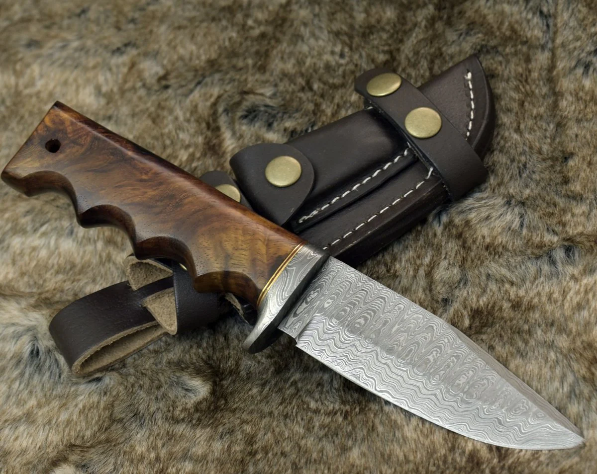 Vivid Damascus Hunting Knife with Exotic Rose Wood handle - Image 5
